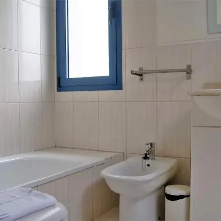 In Playa Blanca Sleeps 4 Includes Air Con And Wifi 3